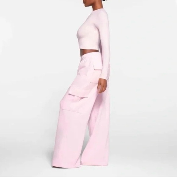 SKIMS Pants - Skims Cotton Fleece Cargo Pants in Cherry Blossom Size Small